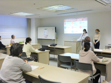 浜松市中部協働センターでの活動報告の様子