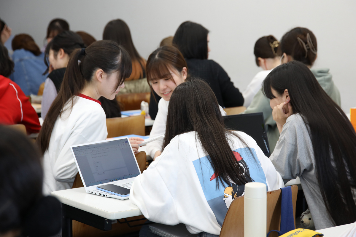 多文化共生のための「やさしい日本語」を題材とした特別講義を行いました