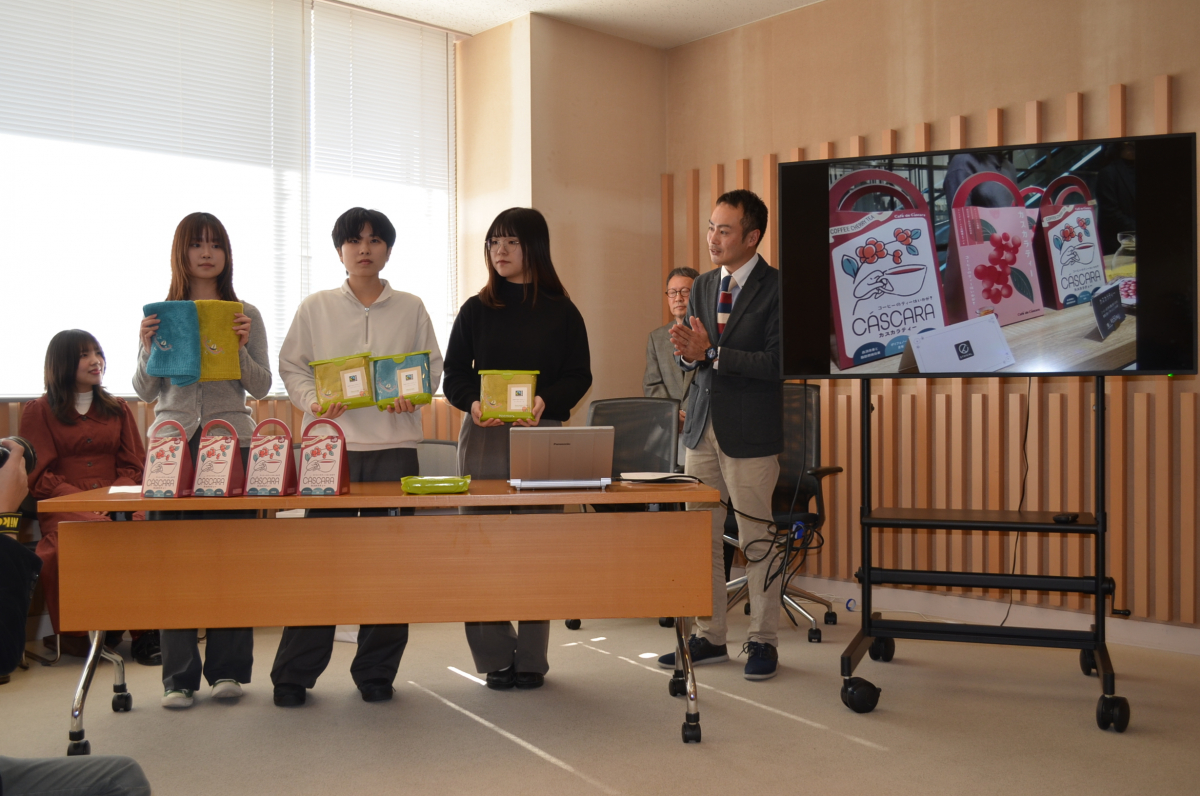 学生団体「りとるあーす」による「カスから生まれるプロジェクト」が令和6年度気候変動アクション環境大臣表彰で「気候変動アクション大賞」を受賞しました