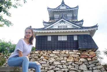 浜松城と外国人学生の画像