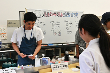 工房見学(プラスティック加工室)の画像