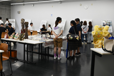 学科展示ブース(国際文化学科) の様子