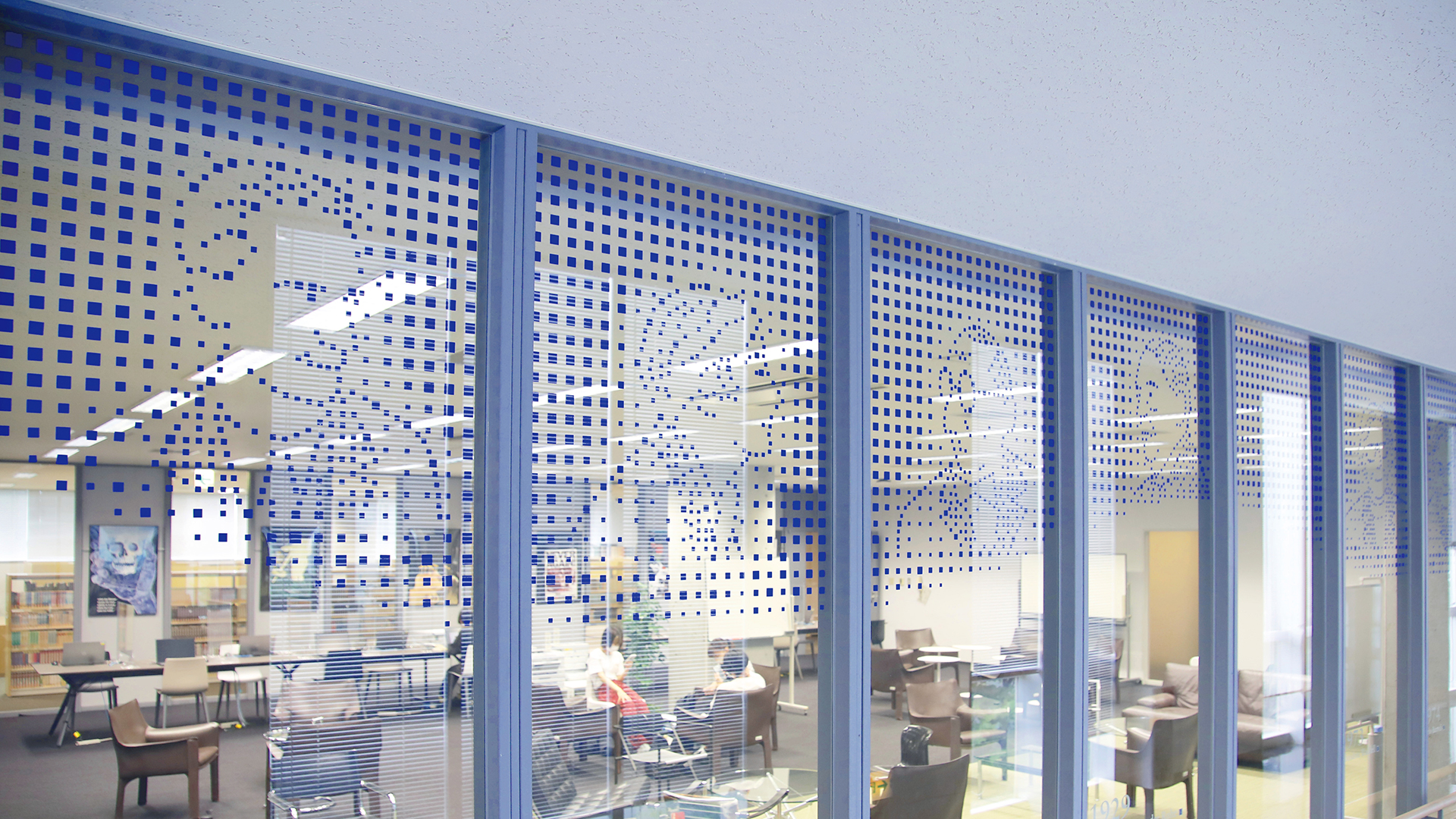 図書館のガラス面