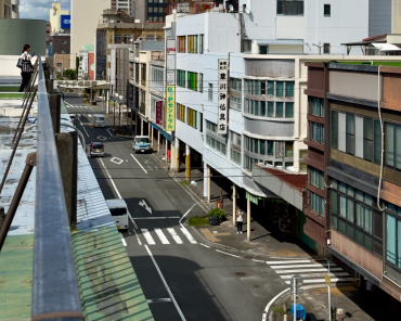 解体着工直前の沼津市本通防火建築帯と記録撮影の様子