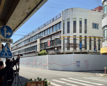 解体着工直前の沼津市本通防火建築帯と記録撮影の様子