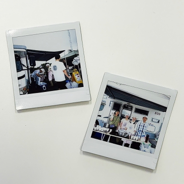 取材の様子をポラロイドカメラで撮影した写真の画像3