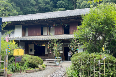 旧田代家住宅の七夕まつり、正面から見た様子