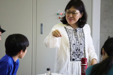 本学の小浜朋子教授の説明