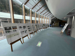 会場ホワイエにおける学生団体「引佐耕作隊」のパネル展示