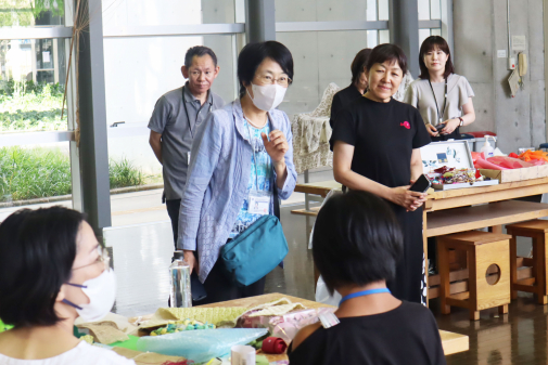本学の林佐和子教授と小浜朋子教授の総括