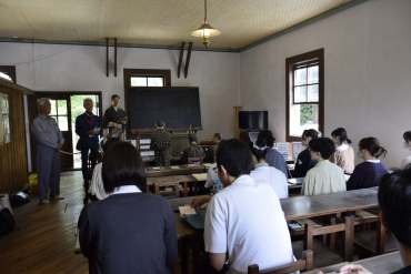 旧見付学校教室での地域連携演習・自主課題演習の様子