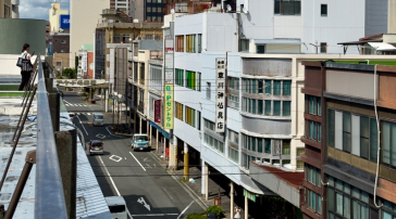 解体着工直前の沼津市本通防火建築帯と記録撮影の様子