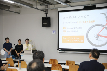学生によるプレゼンテーションの様子の画像