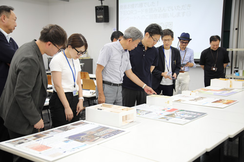 プレゼンテーション参加者の集合写真