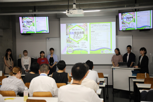 学生によるプレゼンテーションの様子の画像