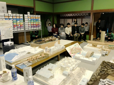 「歴史的空間再編コンペティション」学生たちのプレゼンの様子