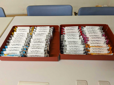 来所者に配布した参加呼びかけカード付き防災食