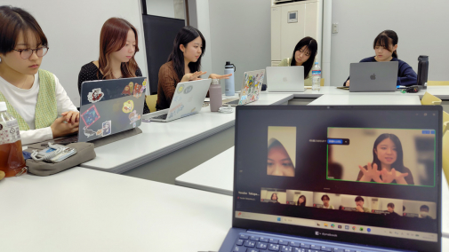 アイルランガ大学の学生との合同授業の様子
