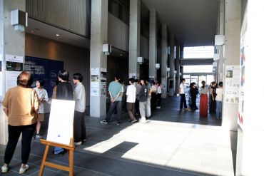 「静岡文化芸術大学・ワルシャワ美術アカデミー合同作品展」の様子