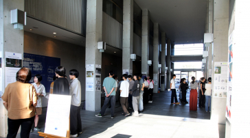 静岡文化芸術大学・ワルシャワ美術アカデミー合同作品展の様子