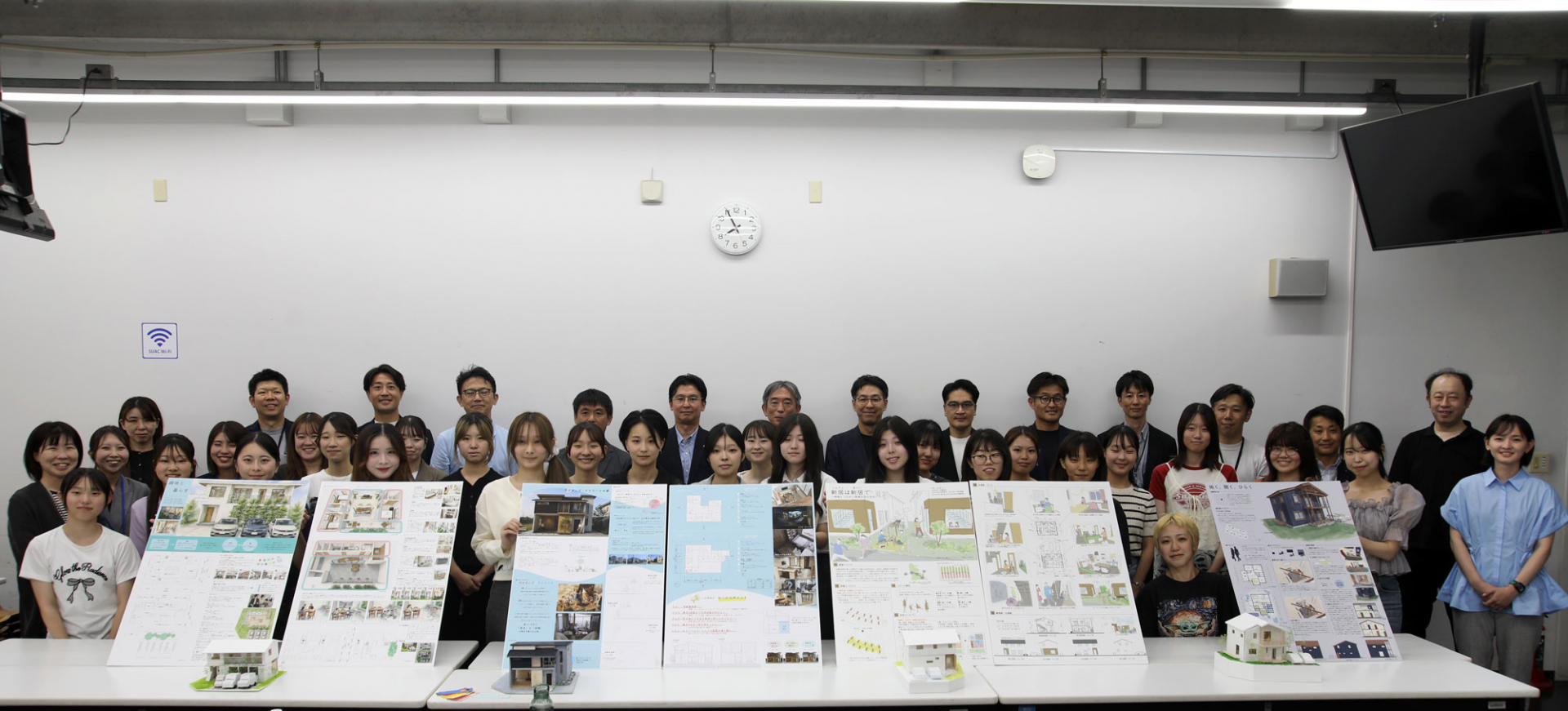 参加者の集合写真の画像