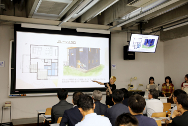 学生のプレゼンの様子の画像