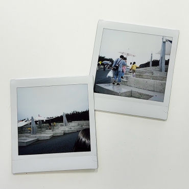 取材の様子をポラロイドカメラで撮影した写真の画像2