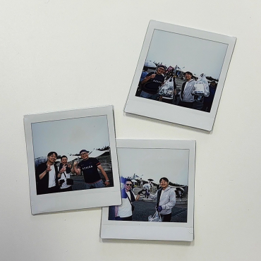 取材の様子をポラロイドカメラで撮影した写真の画像4