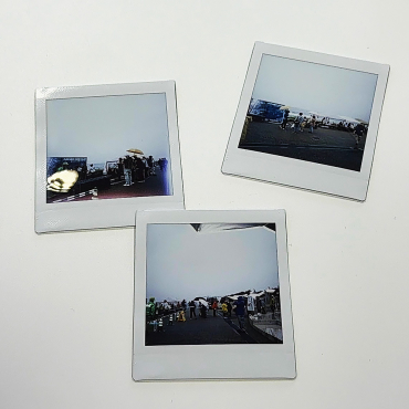 取材の様子をポラロイドカメラで撮影した写真の画像5