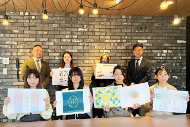 表彰式での主催者、参加者の集合写真