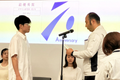 最優秀賞を受賞した田中さん表彰の様子