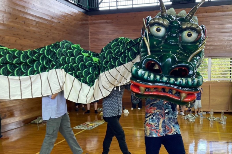 蛇踊りの様子