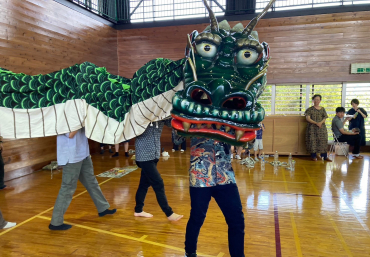 蛇踊りの様子