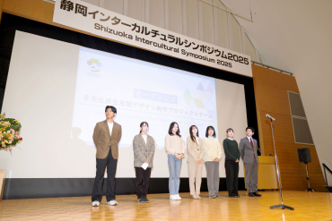 登壇した6名の学生と佐伯准教授