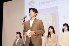 発表するラ アディティアさんの様子