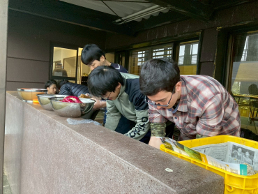 引佐耕作隊収穫祭　当日の準備の様子