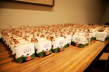 ずらっと並んだ「にこまる」