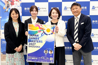 キックオフイベントでの記念撮影の様子