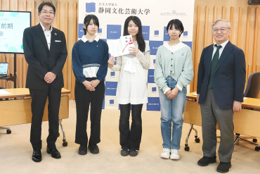 寄附金の贈呈式の様子