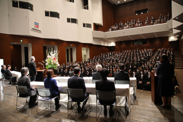 入学生呼名の様子