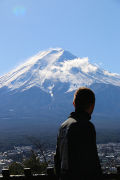 富士山と写るロメオさん