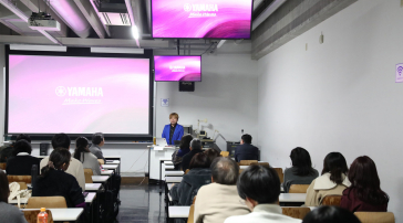 セミナ-での剣持秀紀さんの様子