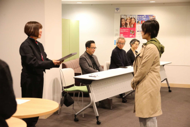 奨励賞授与の様子