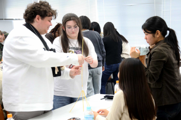 学生たちの交流の様子