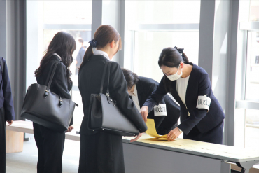 入学式の受付の画像