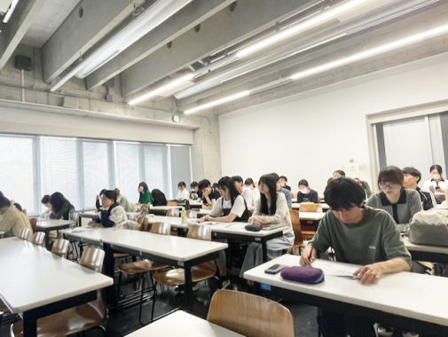 受講する学生たちの様子