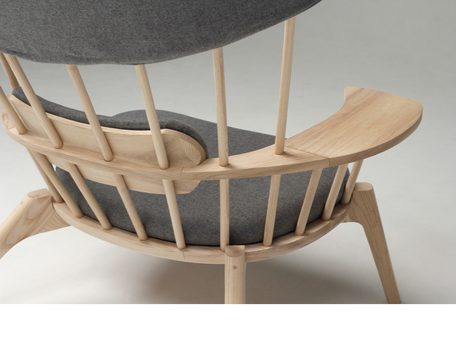 Wrap chair	―家族と過ごしながら自分の世界に集中できる椅子―
