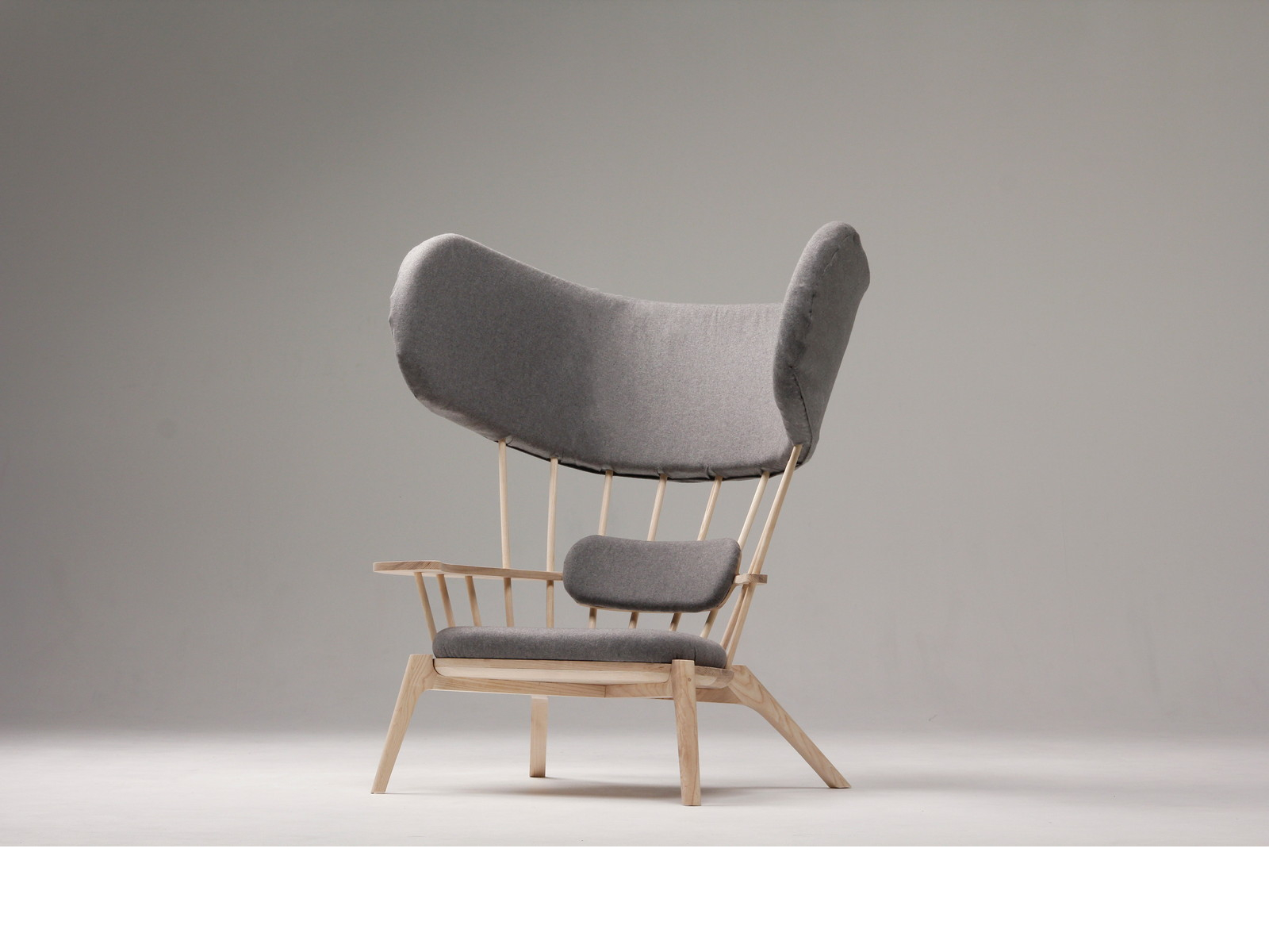 Wrap chair	―家族と過ごしながら自分の世界に集中できる椅子―
