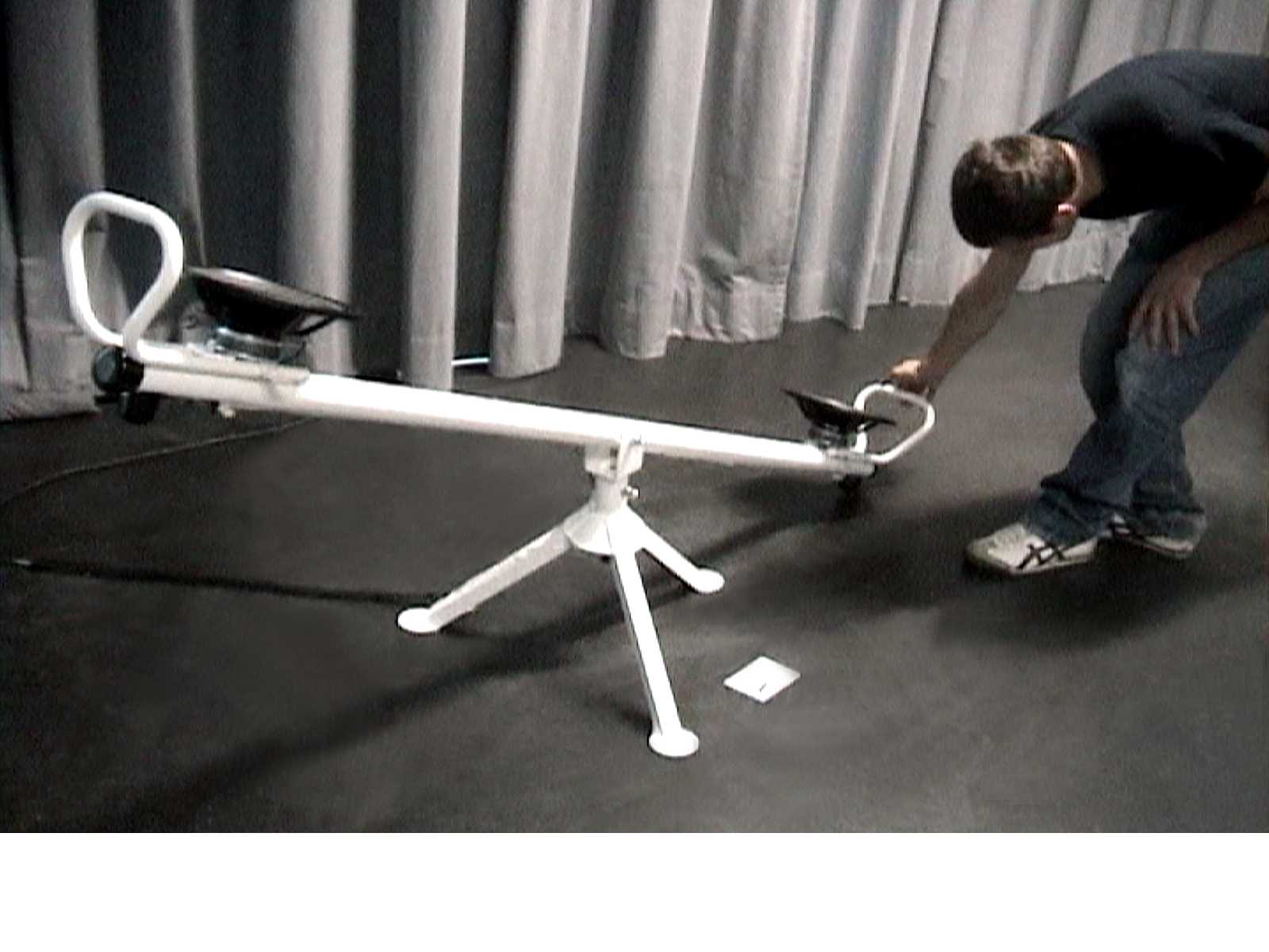 浮遊する音。　floating tone