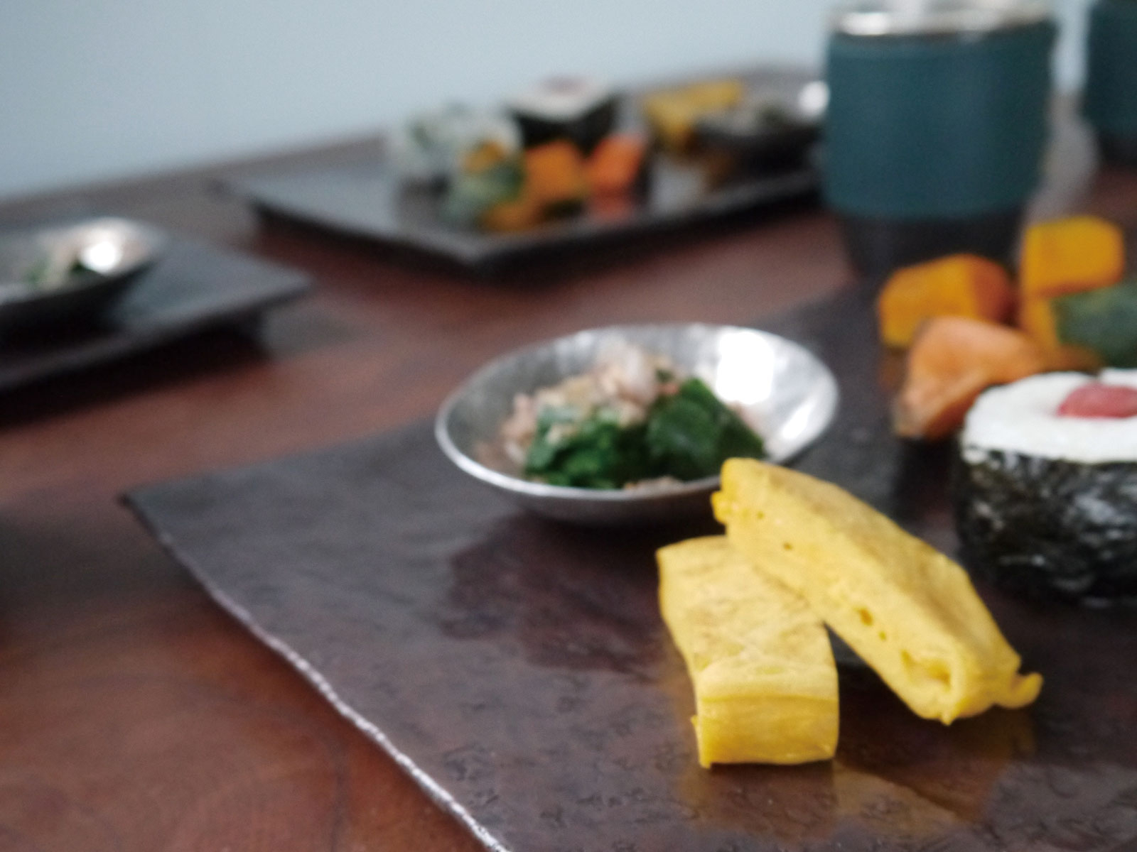 金属でつくる器 −シーンに合わせた異素材とのコラボレーションを技法別に展開−